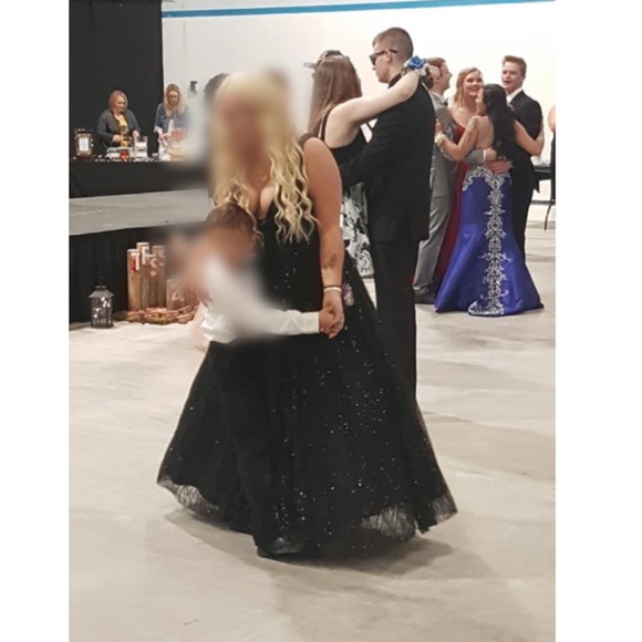 Beautiful Black Gown - Picture 1 of 4